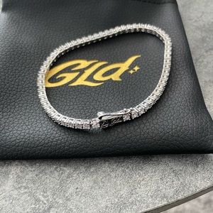 Gld white gold tennis bracelet CZ stones